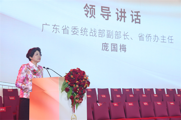 1714469012862144.jpg 侨商会换届01.jpg